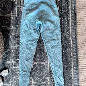 Amazing Muscle showing yoga pants